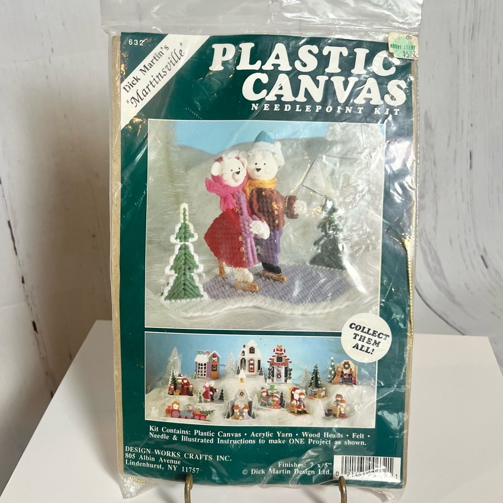 VTG Design Works Plastic Canvas Kit #632 Martinsville Ice Skaters Mice Bear NEW